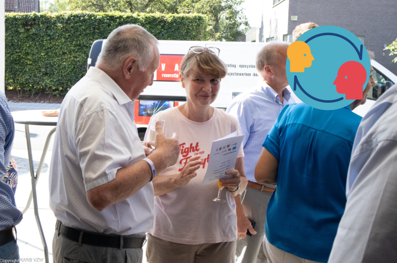 Vrijwilligers die praten